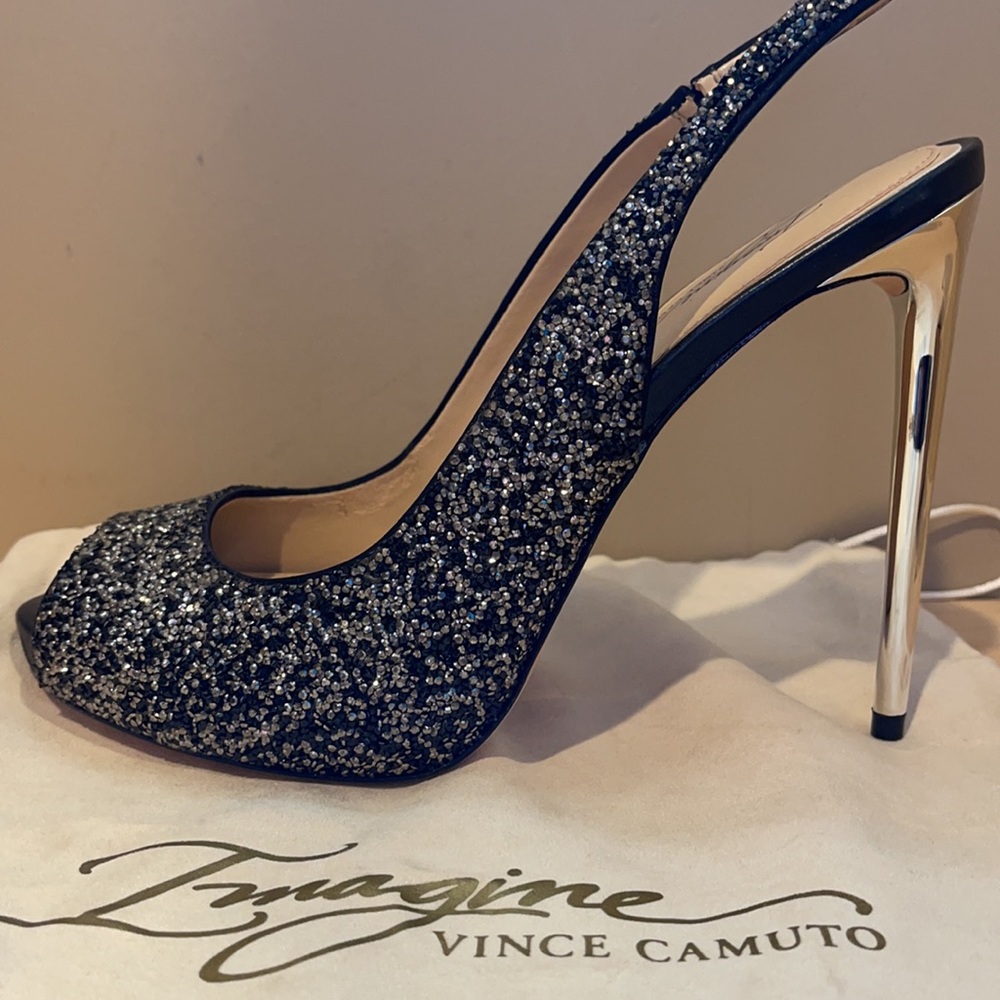Vince Caumto Heels